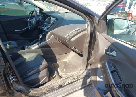 2014 Ford Focus Titanium from USA, damaged, VIN 1FADP3J23EL237429